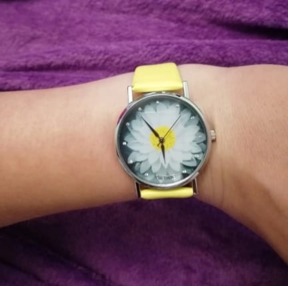 New Fashion Ladies Watch Womens Flower Casual Leat - Picture 2 of 4